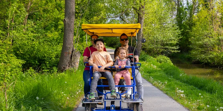 Jazda štvorkolesovým bicyklom Tragáčikom pre dvoch dospelých a dve deti