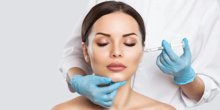 Výplň nosovo-ústnych vrások a korekcia lícnych kostí kyselinou hyalurónovou v salóne Beauty Exklusiv