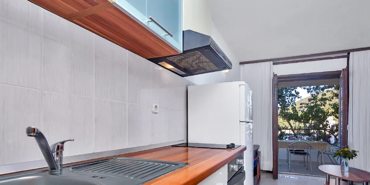 Krásna dovolenka na ostrove Hvar: plne vybavený apartmán s kuchyňou a terasou až pre 8 osôb
