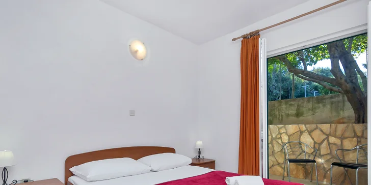 Krásna dovolenka na ostrove Hvar: plne vybavený apartmán s kuchyňou a terasou až pre 8 osôb