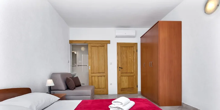 Krásna dovolenka na ostrove Hvar: plne vybavený apartmán s kuchyňou a terasou až pre 8 osôb