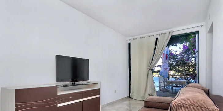 Krásna dovolenka na ostrove Hvar: plne vybavený apartmán s kuchyňou a terasou až pre 8 osôb