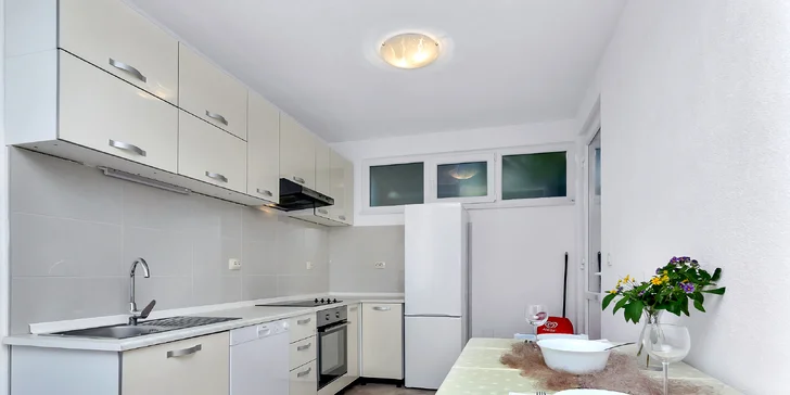 Krásna dovolenka na ostrove Hvar: plne vybavený apartmán s kuchyňou a terasou až pre 8 osôb