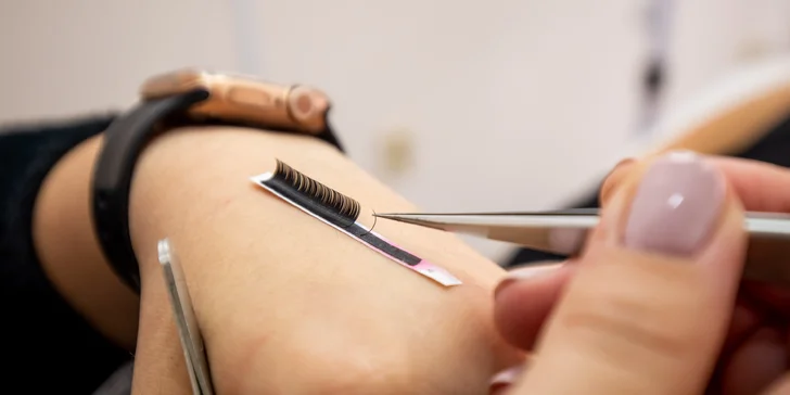 Microblading obočia aj s korekciou alebo 3D či volume mihalnice v salóne Belleza beauty