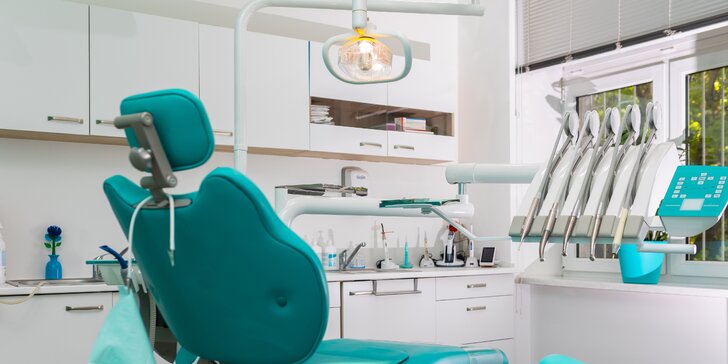Ambulantné bielenie zubov aj s dentálnou hygienou v Dentleman