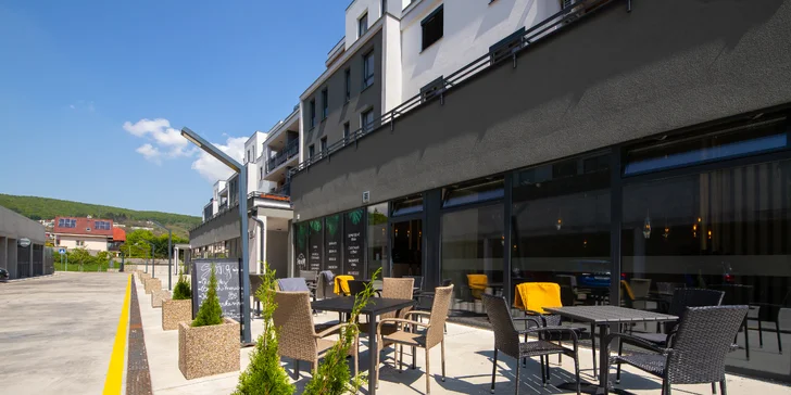 Hovädzí tatársky biftek a dve pivká zo Swing bistro lounge bar