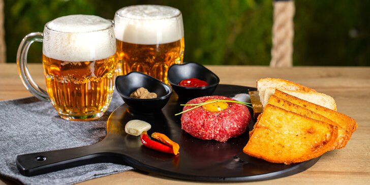 Hovädzí tatársky biftek a dve pivká zo Swing bistro lounge bar