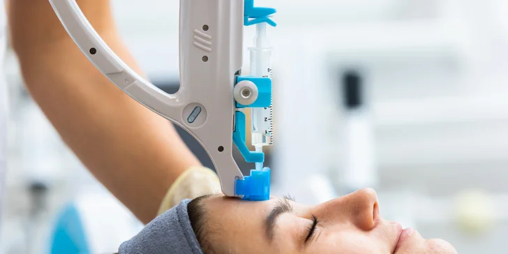 Omladenie pleti mezoterapiou s kyselinou hyalurónovou pomocou Vital injectoru
