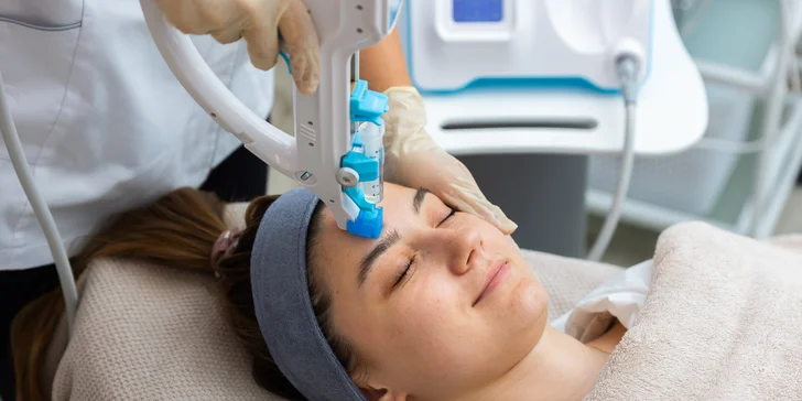 Omladenie pleti mezoterapiou s kyselinou hyalurónovou pomocou Vital injectoru