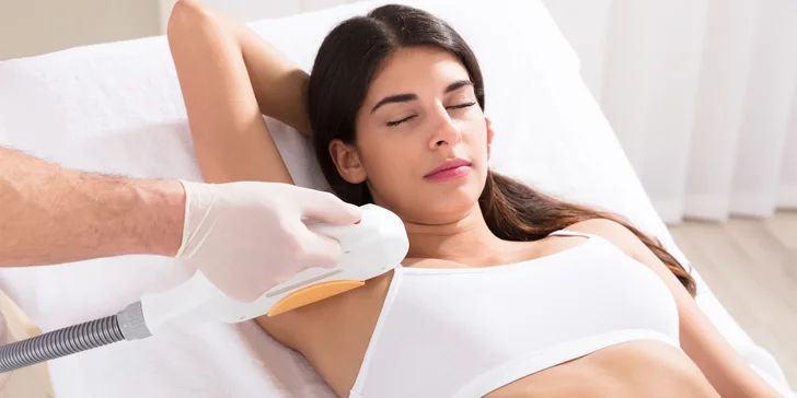 IPL epilácia chĺpkov na brade, v podpazuší, nad hornou perou alebo v oblasti bikín