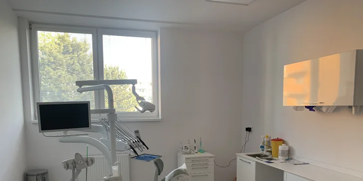 Dentálna hygiena s pieskovaním a k tomu kefka CURAPROX