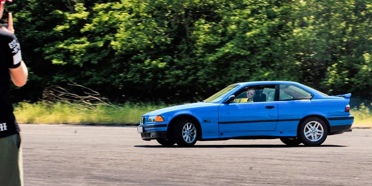 Zažite adrenalínovú LEKCIU DRIFTU s Lady Hoonigan na vozidle podľa vlastného výberu
