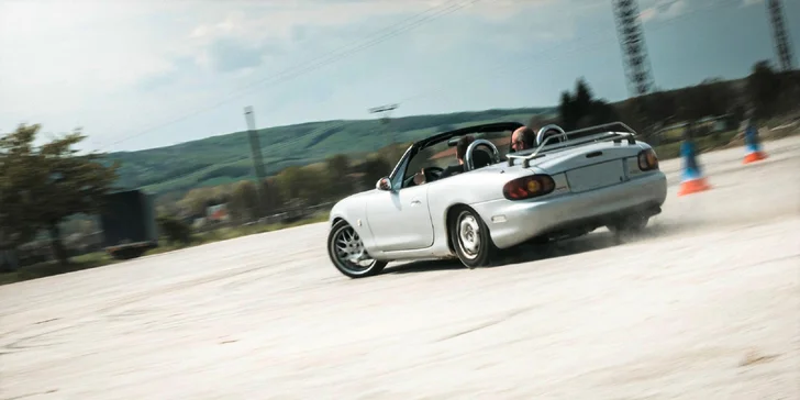 Zažite adrenalínovú LEKCIU DRIFTU s Lady Hoonigan na vozidle podľa vlastného výberu
