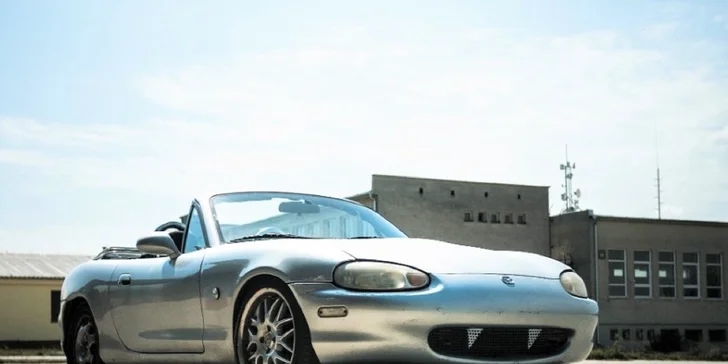 Zažite adrenalínovú LEKCIU DRIFTU s Lady Hoonigan na vozidle podľa vlastného výberu