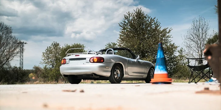 Zažite adrenalínovú LEKCIU DRIFTU s Lady Hoonigan na vozidle podľa vlastného výberu