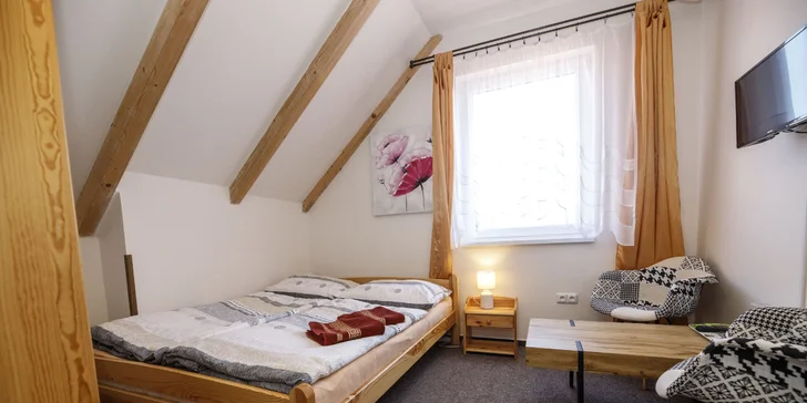 Pobyt s raňajkami a degustáciou vína pri valtickom zámockom parku
