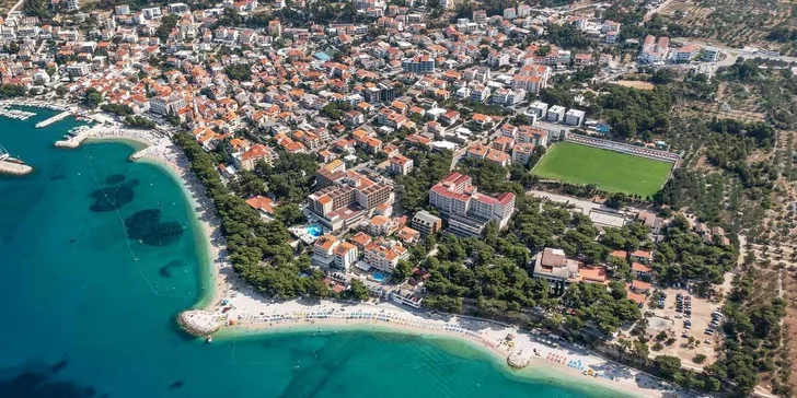 Bungalov s terasou a polpenziou v rodinnom rezorte v oblasti Baška Voda: množstvo aktivít pre deti