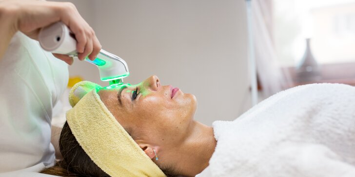 Regeneračná masáž tváre alebo vitamínovo-minerálny refresh pleti aj s formovaním obočia