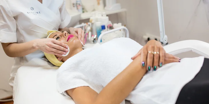 Regeneračná masáž tváre, čistenie pleti alebo vitamínovo-minerálny refresh pleti aj s formovaním obočia