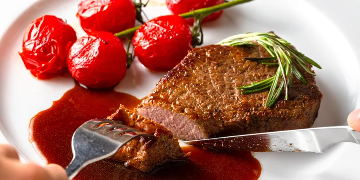 Letný špeciál: 250g Milánsky hovädzí steak s prílohou a hovädzou polievkou v Pulitzeri