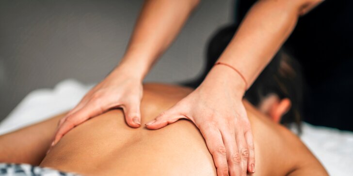 Relaxačná masáž chrbta a nôh ľubovníkovým olejom alebo manuálna lymfodrenáž hornej časti tela