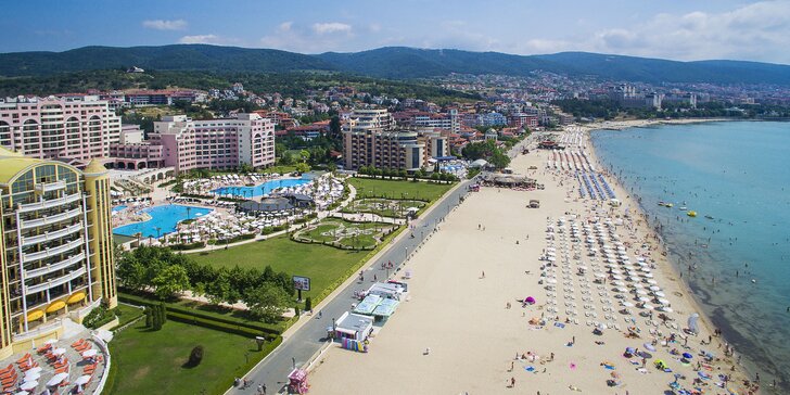 Dovolenka v Bulharsku: rodinná izba s balkónom, polpenzia a neobmedzené využitie vonkajšieho bazéna