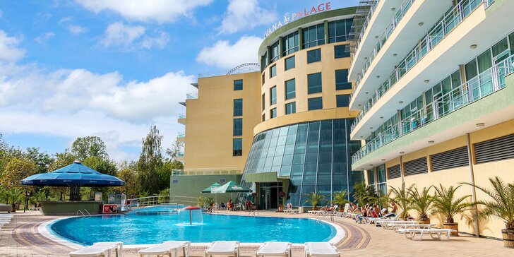 Dovolenka v Bulharsku: rodinná izba s balkónom, polpenzia a neobmedzené využitie vonkajšieho bazéna