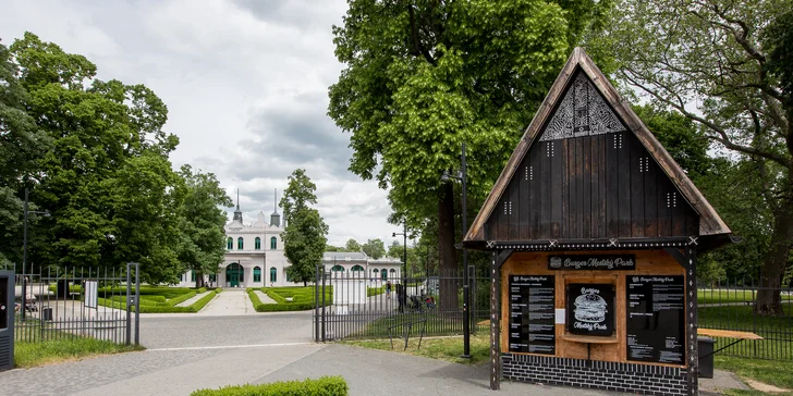 Hovädzí alebo Veggie burger s hranolčekmi a nápojom v košickom Mestskom Parku