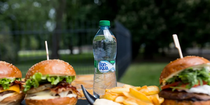 Hovädzí alebo Veggie burger s hranolčekmi a nápojom v košickom Mestskom Parku