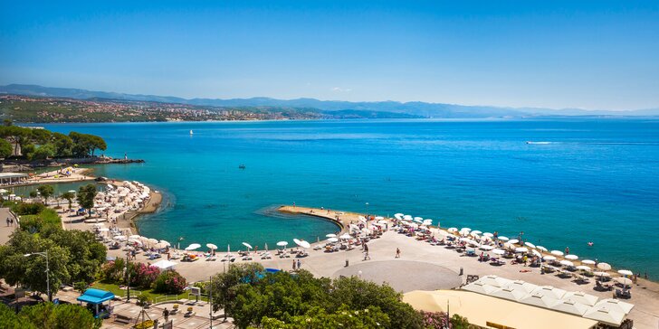 Dovolenka na pobreží Jadranu: polpenzia, vyhrievaný vnútorný bazén a súkromná pláž