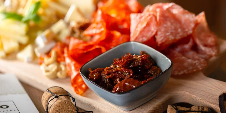 Zaži chuť Talianska: Tapas doska plná pochúťok a k tomu Prosecco