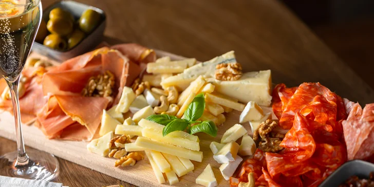 Zaži chuť Talianska: Tapas doska plná pochúťok a k tomu Prosecco