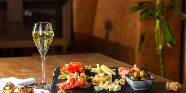 Zaži chuť Talianska: Tapas doska plná pochúťok a k tomu Prosecco