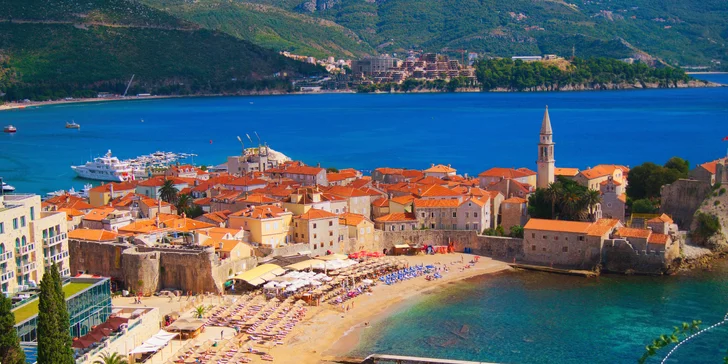 Ubytovanie pri pláži v historickom meste Budva s polpenziou a 2 deťmi zadarmo