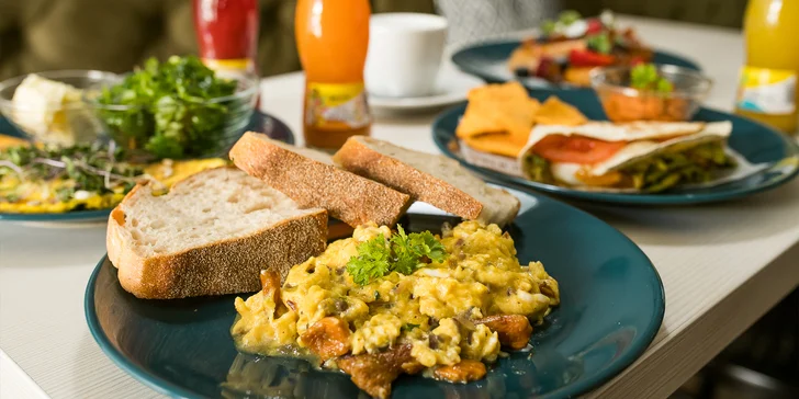 Quesadilla či bohaté raňajkové menu s kávou a džúsom počas celého dňa