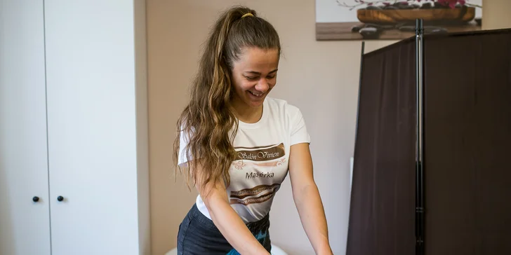 Solárium a relaxačné či klasické masáže v známom salóne Vivien