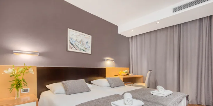 Skvelá dovolenka vo Vodiciach v Chorvátsku: hotel pri pláži, polpenzia, bazény aj fitness