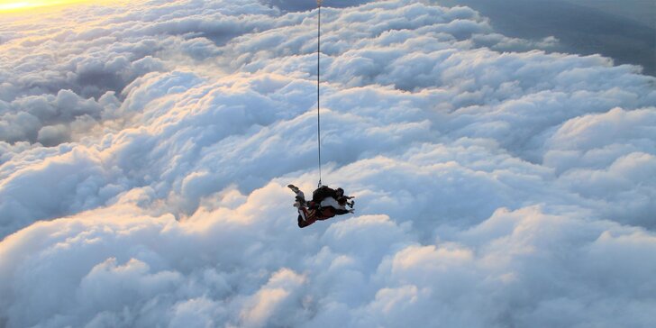 Tandemový zoskok z neuveriteľnej výšky 3000 či 3500 metrov