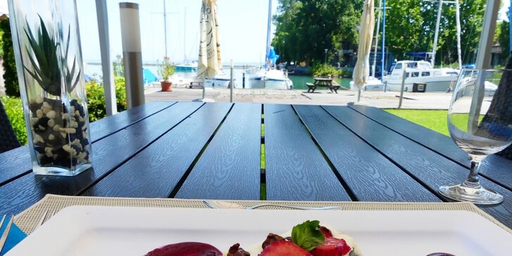 Relax pre celú rodinu vo Wellness Hoteli Yacht**** na brehu Balatona
