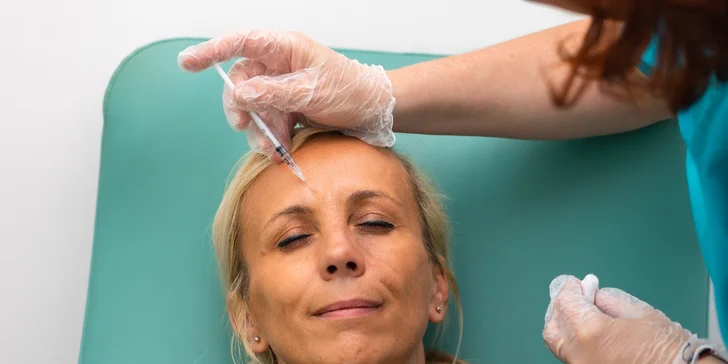 Aplikácia botulotoxínu DYSPORT do oblasti medziobočia, čela alebo okolia očí