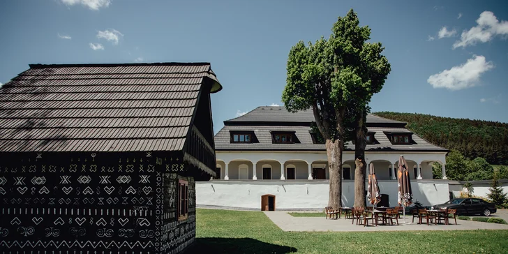 Rozprávkový pobyt v zrekonštruovanom barokovom kaštieli v slávnej dedinke Čičmany