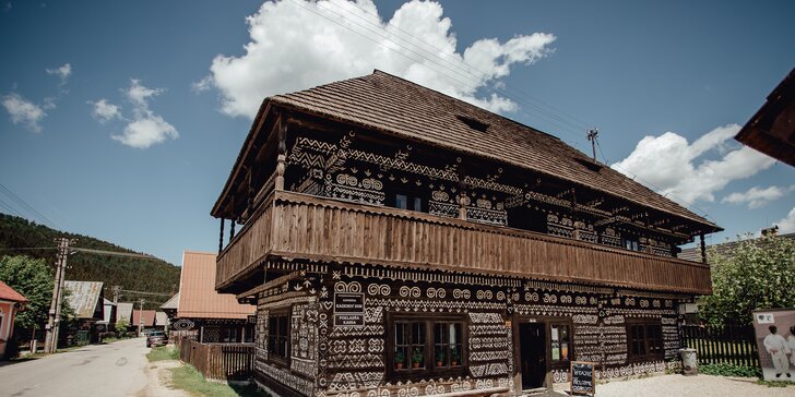 Rozprávkový pobyt v zrekonštruovanom barokovom kaštieli v slávnej dedinke Čičmany