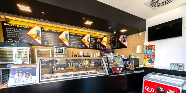 Celodenné raňajky s bagetou a croissantom alebo obed so šalátom a dezertom