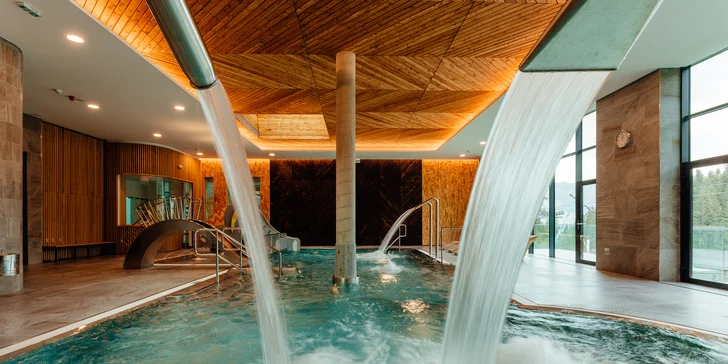 Aqua relax v Hoteli SOREA*** SNP v Jasnej: rekonštruovaný wellness s viacerými bazénmi, saunami a polpenziou priamo pod Chopkom