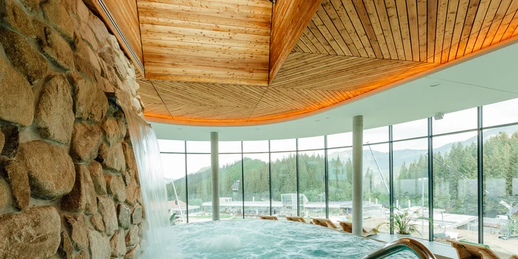 Aqua relax v Hoteli SOREA*** SNP v Jasnej: rekonštruovaný wellness s viacerými bazénmi, saunami a polpenziou priamo pod Chopkom