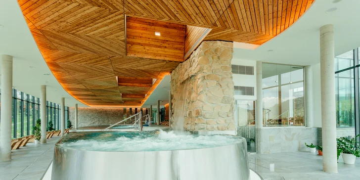 Aqua relax v Hoteli SOREA*** SNP v Jasnej: rekonštruovaný wellness s viacerými bazénmi, saunami a polpenziou priamo pod Chopkom