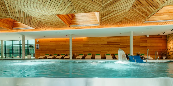 Aqua relax v Hoteli SOREA*** SNP v Jasnej: rekonštruovaný wellness s viacerými bazénmi, saunami a polpenziou priamo pod Chopkom