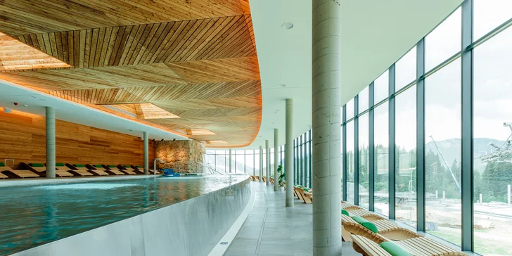 Aqua relax v Hoteli SOREA*** SNP v Jasnej: rekonštruovaný wellness s viacerými bazénmi, saunami a polpenziou priamo pod Chopkom