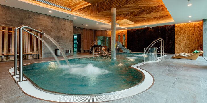 Aqua relax v Hoteli SOREA*** SNP v Jasnej: rekonštruovaný wellness s viacerými bazénmi, saunami a polpenziou priamo pod Chopkom