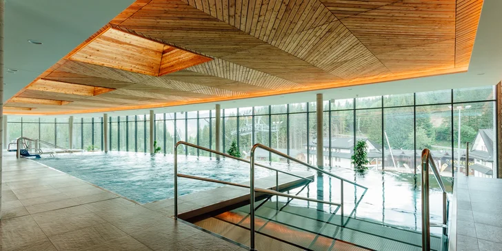 Aqua relax v Hoteli SOREA*** SNP v Jasnej: rekonštruovaný wellness s viacerými bazénmi, saunami a polpenziou priamo pod Chopkom